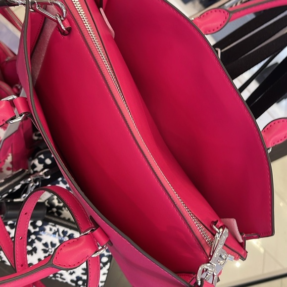 Michaela Kors Sheila Medium Faux Saffiano Leather Satchel
Dragonfruit
NWT - Picture 13 of 16